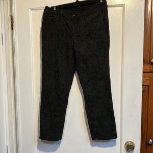 SimplyVeraWang Floral Embroidered Black Jeans woman Sz 2. 15”waist. 22” inseam.